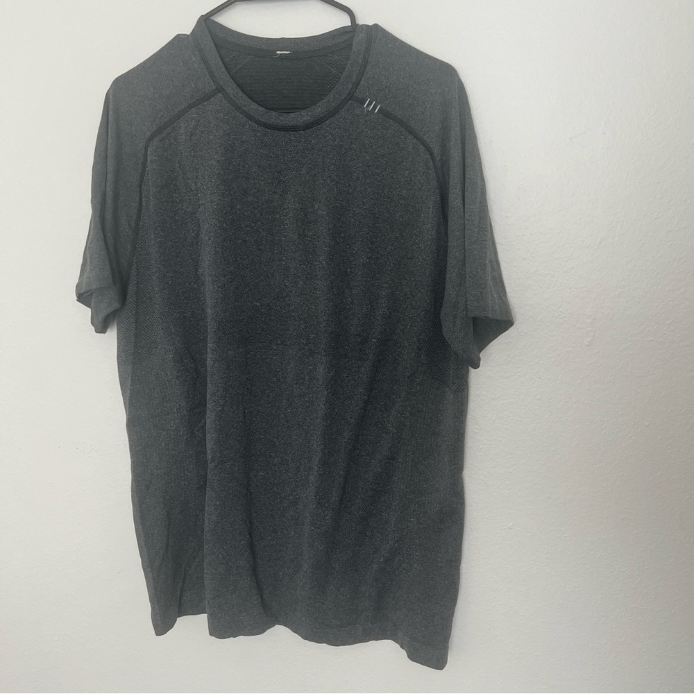 Lululemon- Men’s Performance Shirt - Sz L